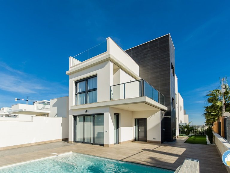 Villa for Sale in San Miguel De Salinas 1