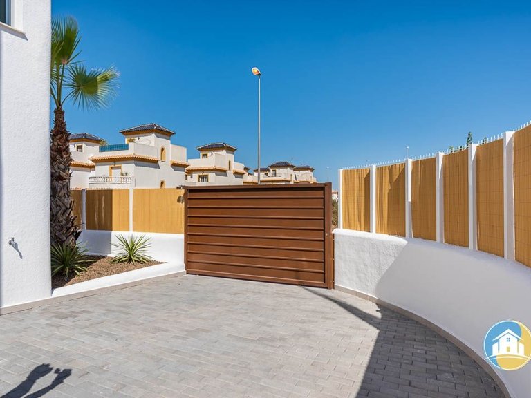 Villa for Sale in Los Alcazares 28