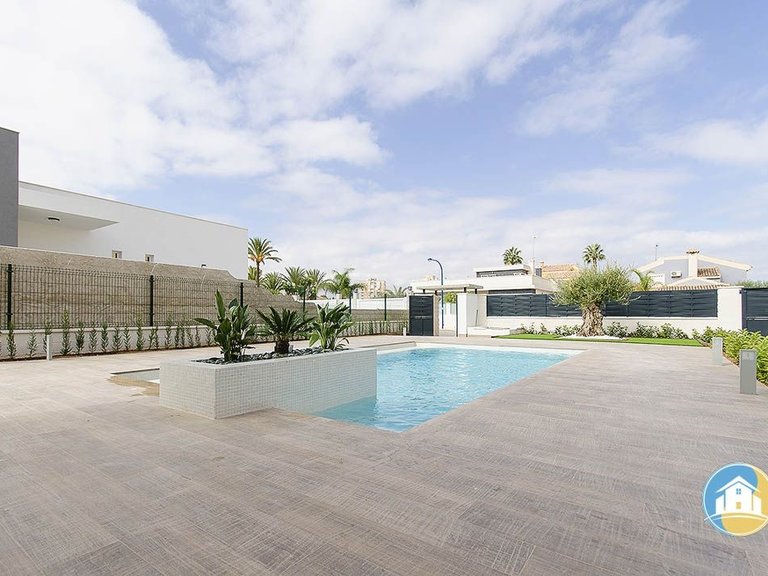 Villa for Sale in Dehesa De Campoamor 4