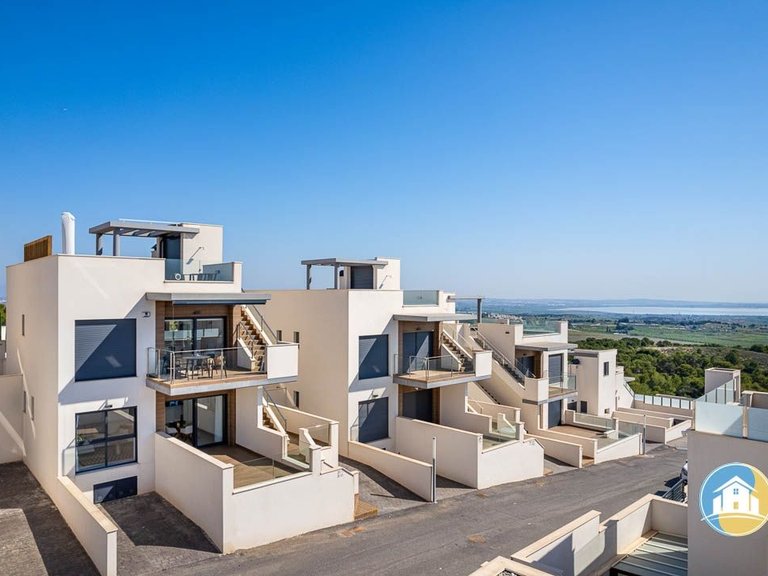 Villa for Sale in San Miguel De Salinas 1