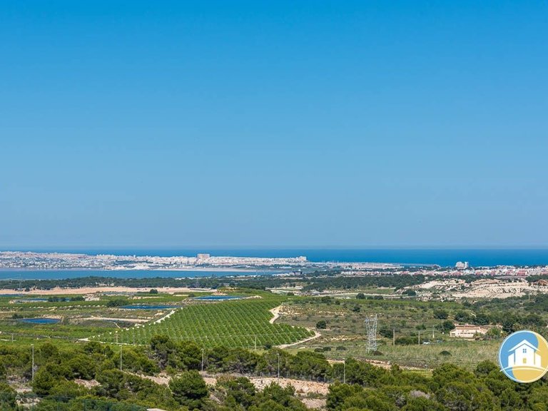 Villa for Sale in San Miguel De Salinas 32