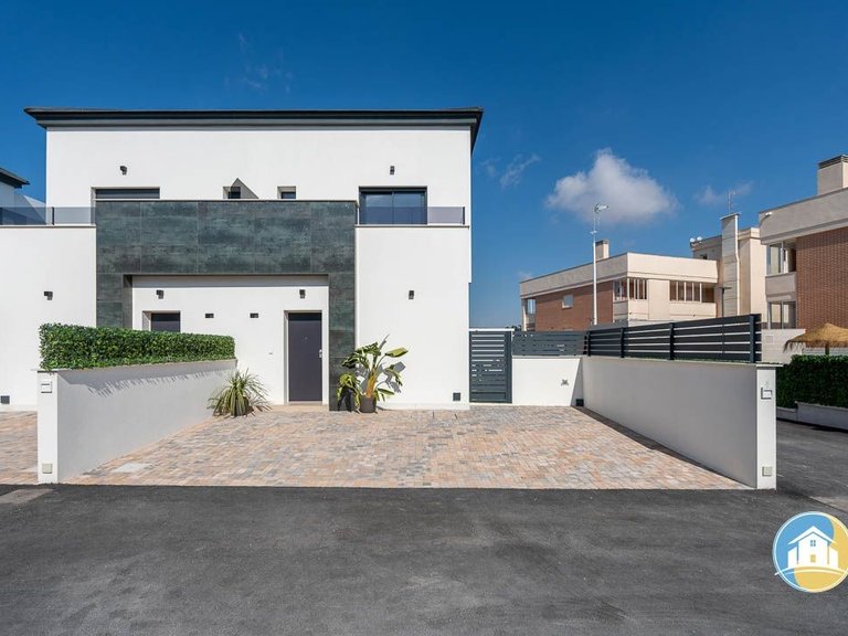 Town House for Sale in Santa Pola 1