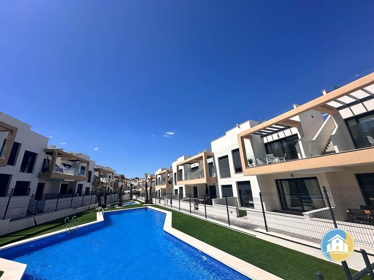 Penthouse for Sale in Villamartin 17