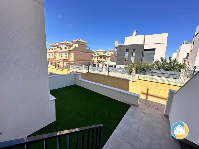Penthouse for Sale in Villamartin 18