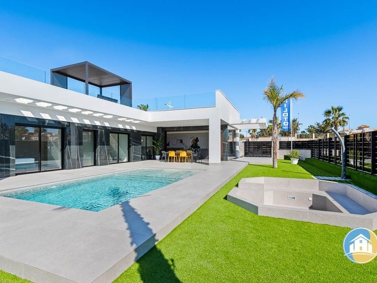 Villa for Sale in Algorfa 1