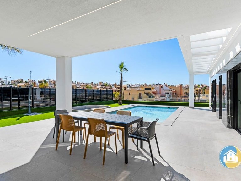 Villa for Sale in Algorfa 10
