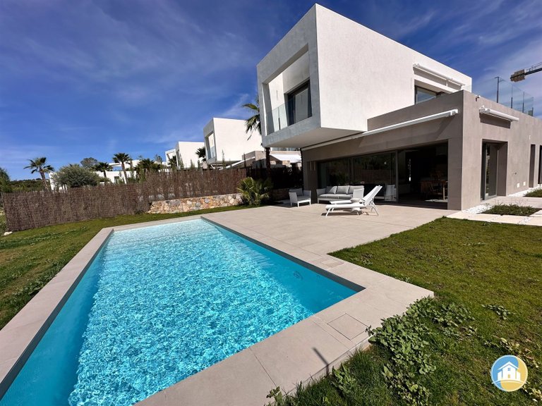 Villa for Sale in Dehesa De Campoamor 2