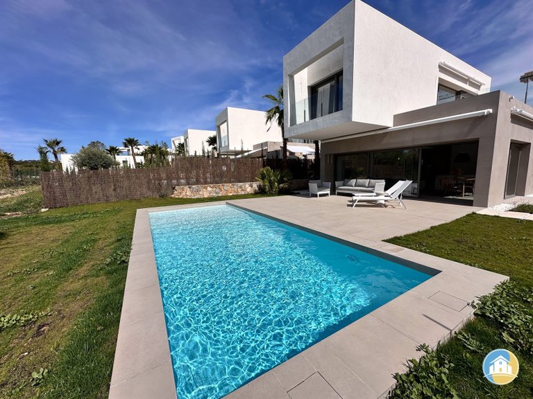 Villa for Sale in Dehesa De Campoamor 3