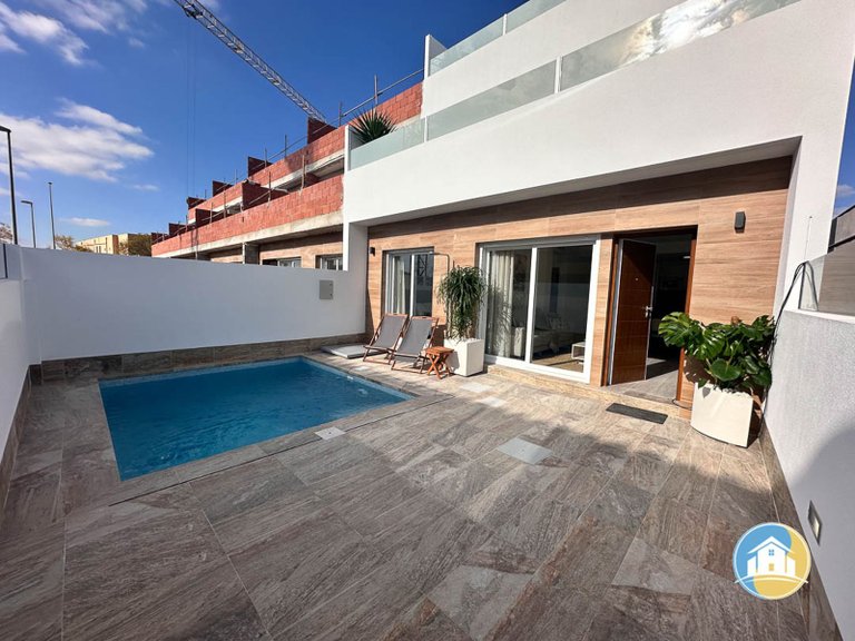 Town House for Sale in Avileses 2