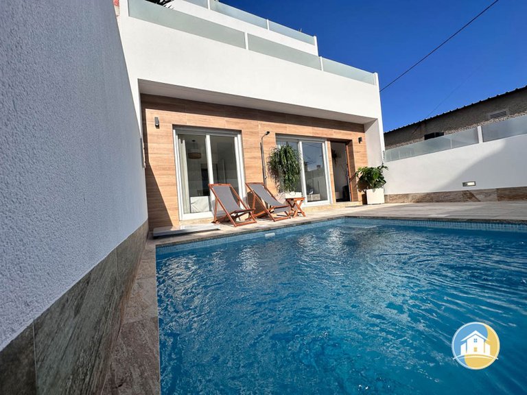 Town House for Sale in Avileses 3