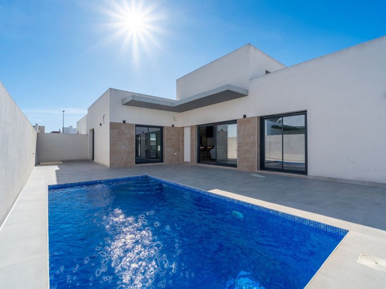 Villa for Sale in Daya Nueva 1