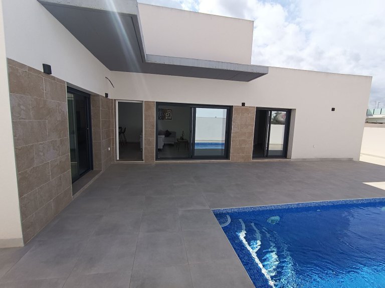 Villa for Sale in Daya Nueva 23