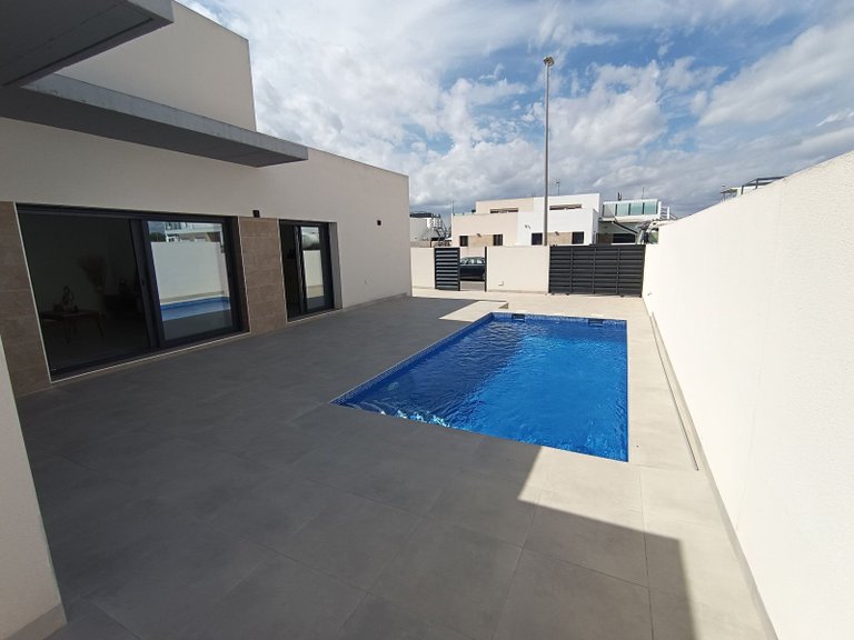 Villa for Sale in Daya Nueva 22