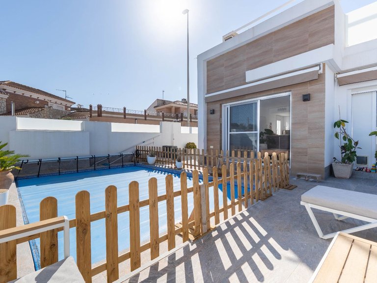 Villa for Sale in Avileses 1