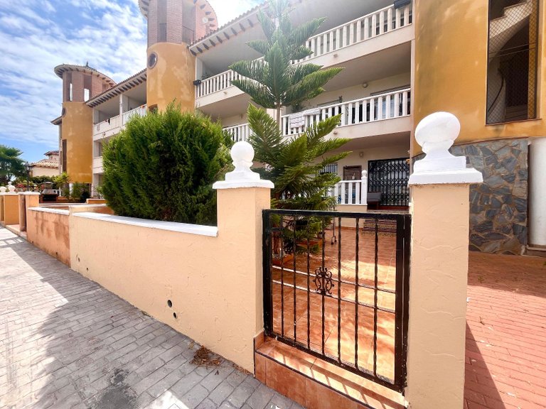 Apartment for Sale in Cabo Roig 43