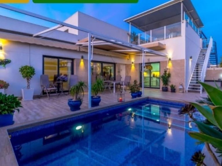 Villa for Sale in Daya Nueva 1