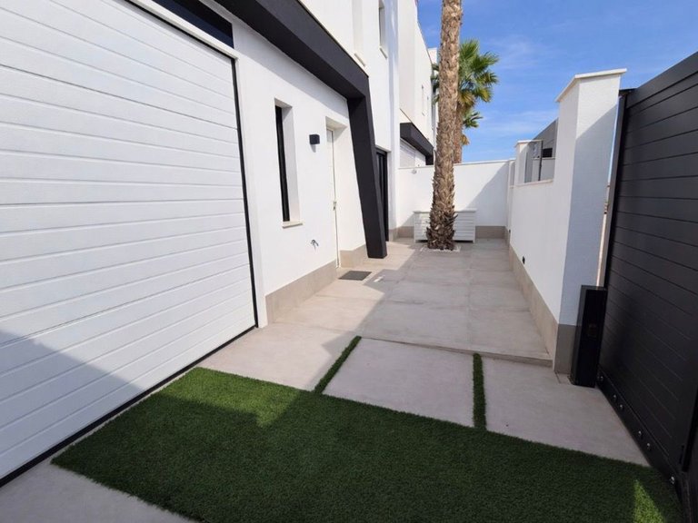 Villa for Sale in Santiago De La Ribera 8