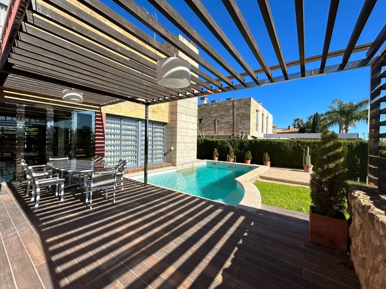 Villa for Sale in Dehesa De Campoamor 1