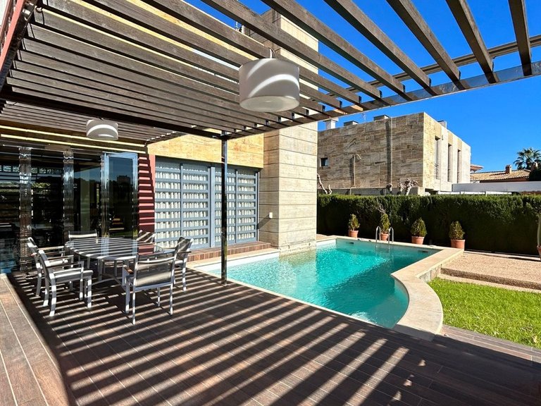 Villa for Sale in Dehesa De Campoamor 29