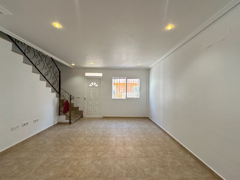Town House for Sale in Santiago De La Ribera 3