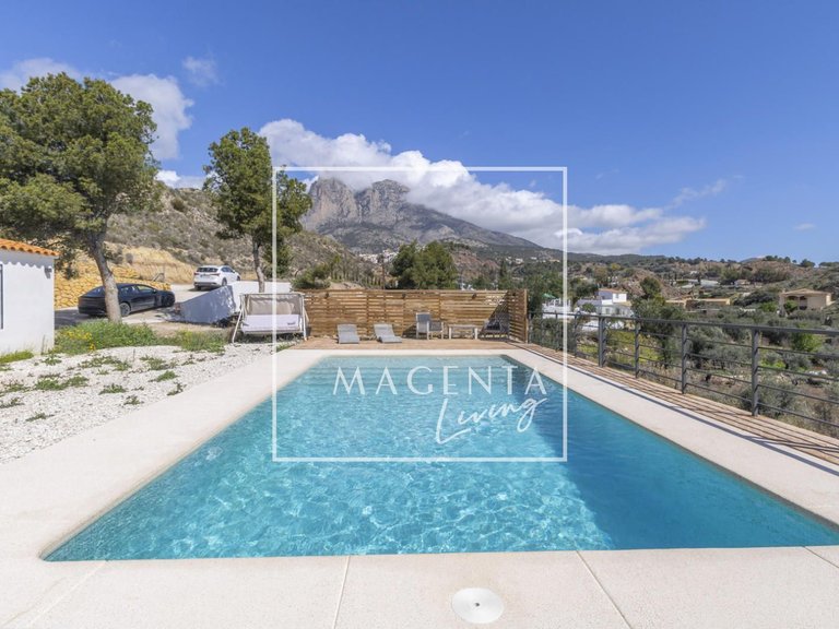 Villa for Sale in Finestrat, Alicante 2