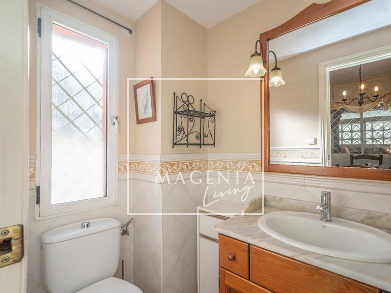 Town House for Sale in Alicante/alacant, Alicante 28