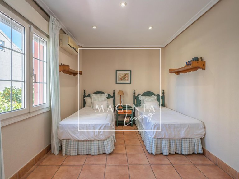 Town House for Sale in Alicante/alacant, Alicante 37