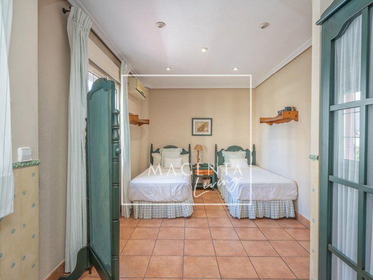 Town House for Sale in Alicante/alacant, Alicante 38