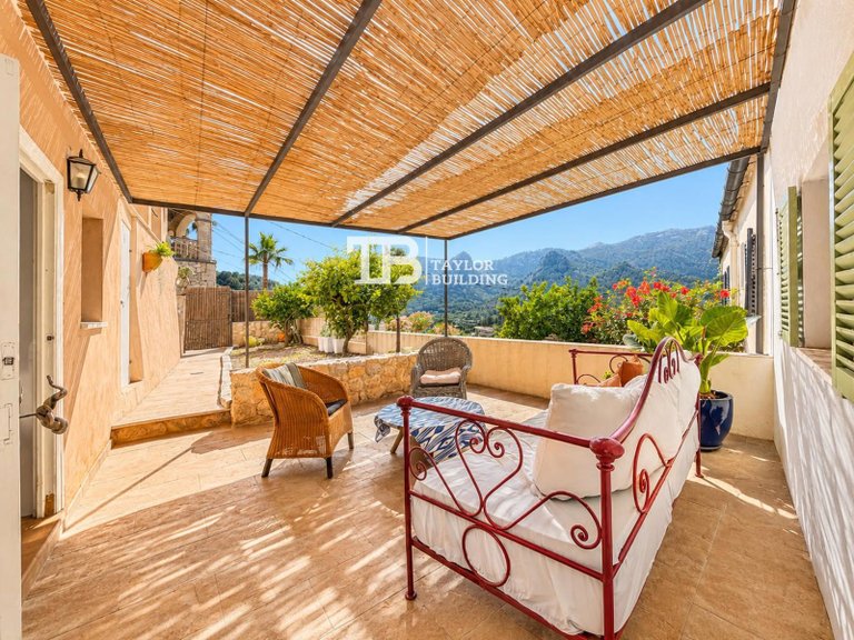 Villa for Sale in Oriente, Bunyola 1