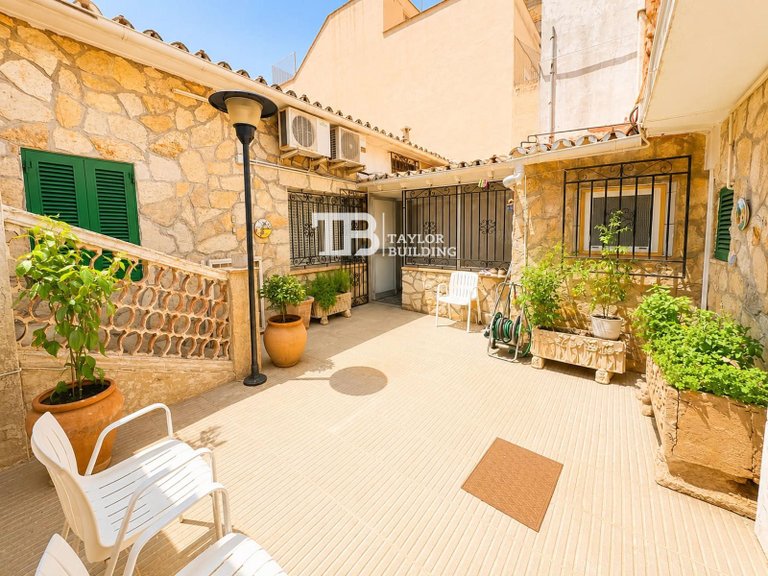 Town House for Sale in Del Hort de los Puputs, Palma De Mallorca 1