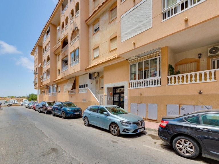 Apartment for Sale in Torrevieja, Alicante 28
