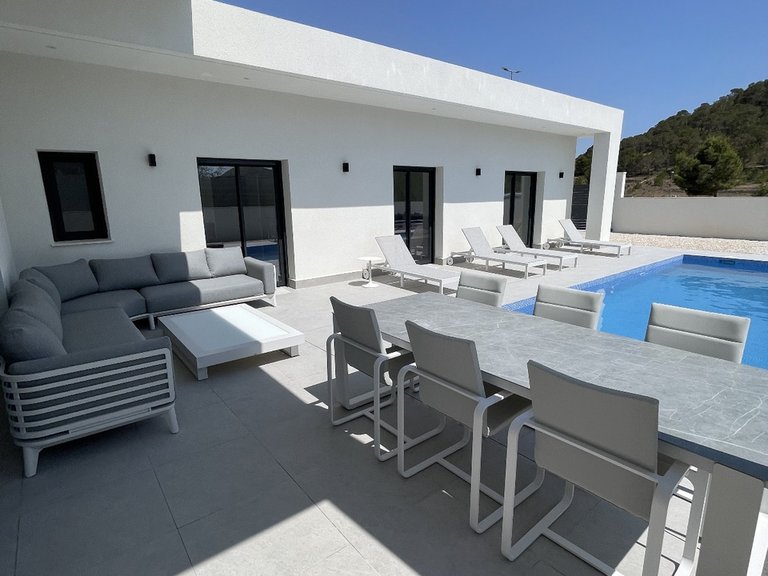 Villa for Sale in La Romana, Alicante 3