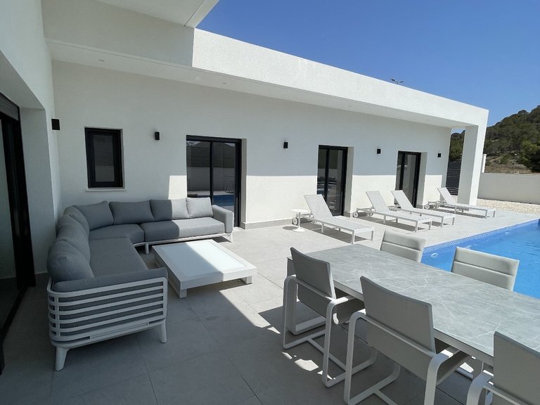 Villa for Sale in La Romana, Alicante 35