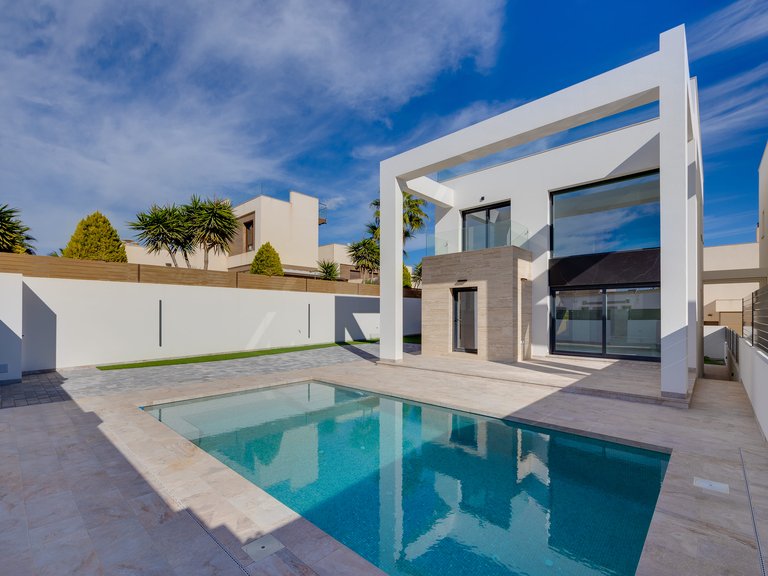 Villa for Sale in Torrevieja, Alicante 3