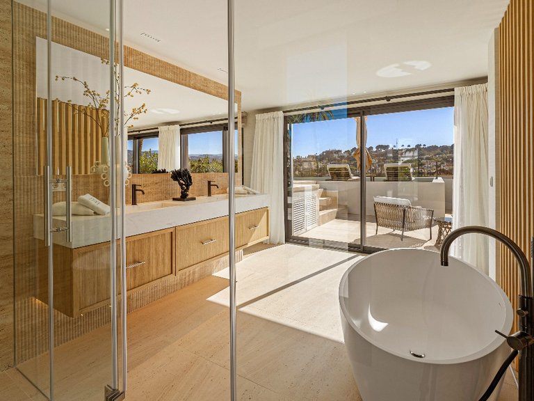 Villa for Sale in Marbella, Malaga 42