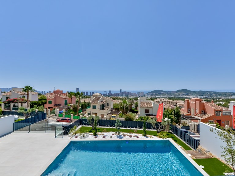 Villa for Sale in Finestrat, Alicante 32