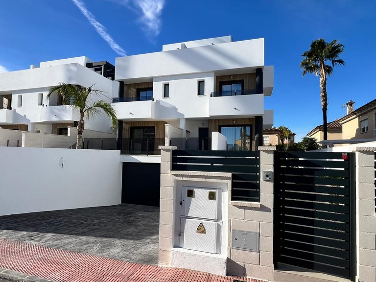 Town House for Sale in Benferri, Alicante 1