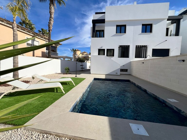 Town House for Sale in Benferri, Alicante 4