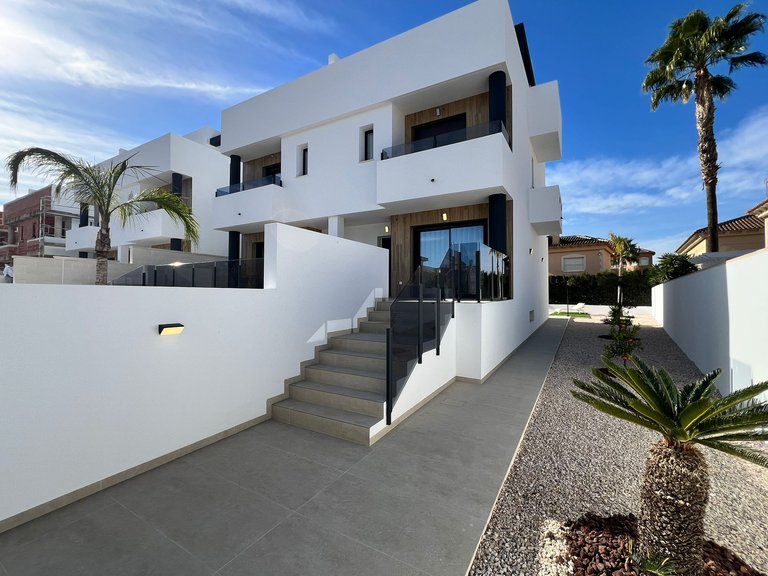 Villa for Sale in Benferri, Alicante 1