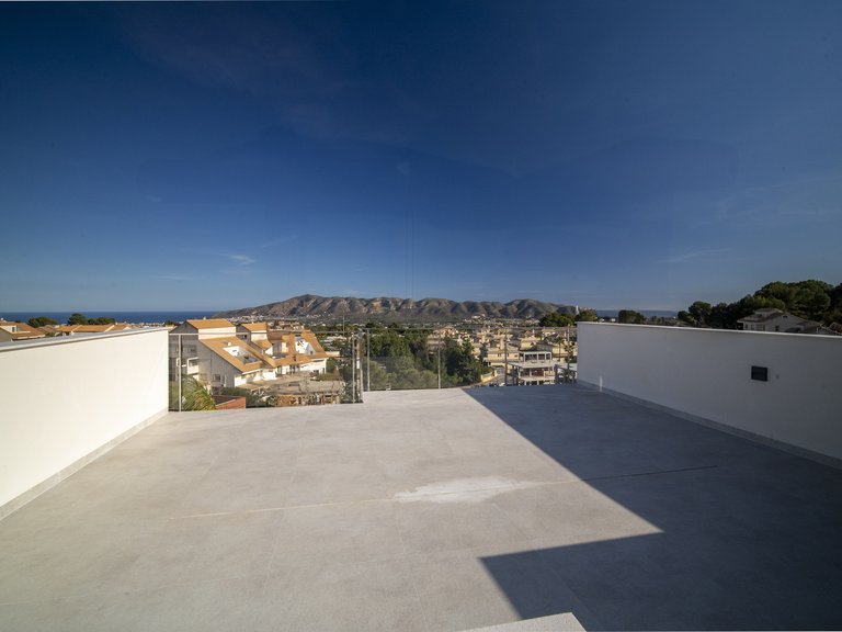 Villa for Sale in La Nucía, Alicante 3