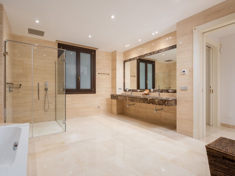 Villa for Sale in Estepona, Malaga 22