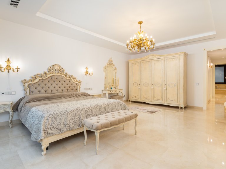 Villa for Sale in Estepona, Malaga 36