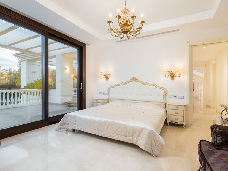 Villa for Sale in Estepona, Malaga 41