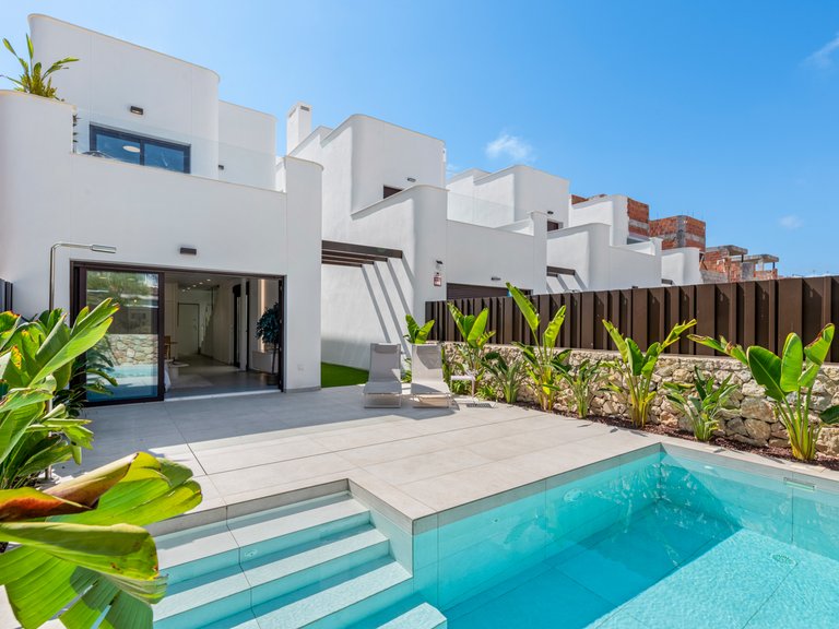 Villa for Sale in Pilar De La Horadada, Alicante 1