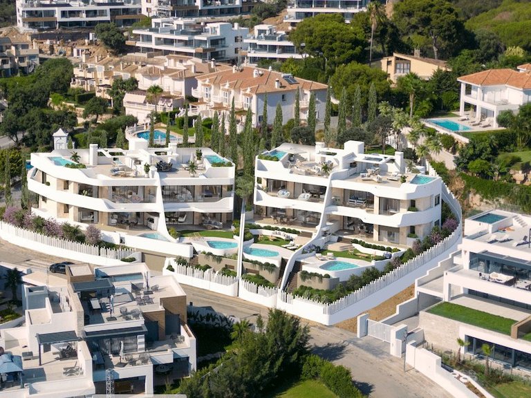 Town House for Sale in Artola, Malaga 4