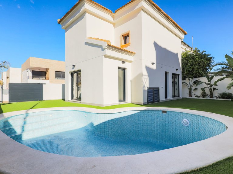 Villa for Sale in Orihuela Costa, Alicante 25