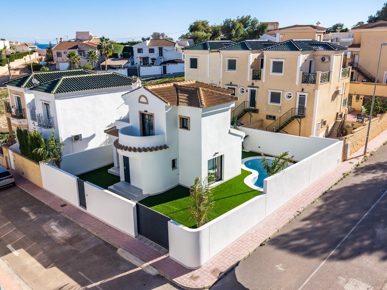 Villa for Sale in Orihuela Costa, Alicante 28