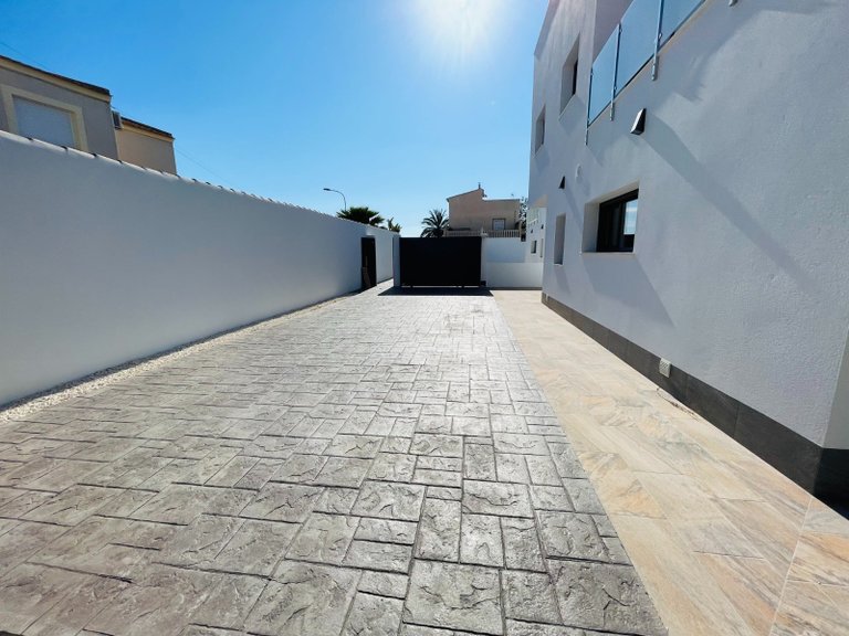 Villa for Sale in Torrevieja, Alicante 27