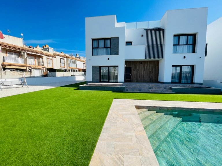 Villa for Sale in Torrevieja, Alicante 32