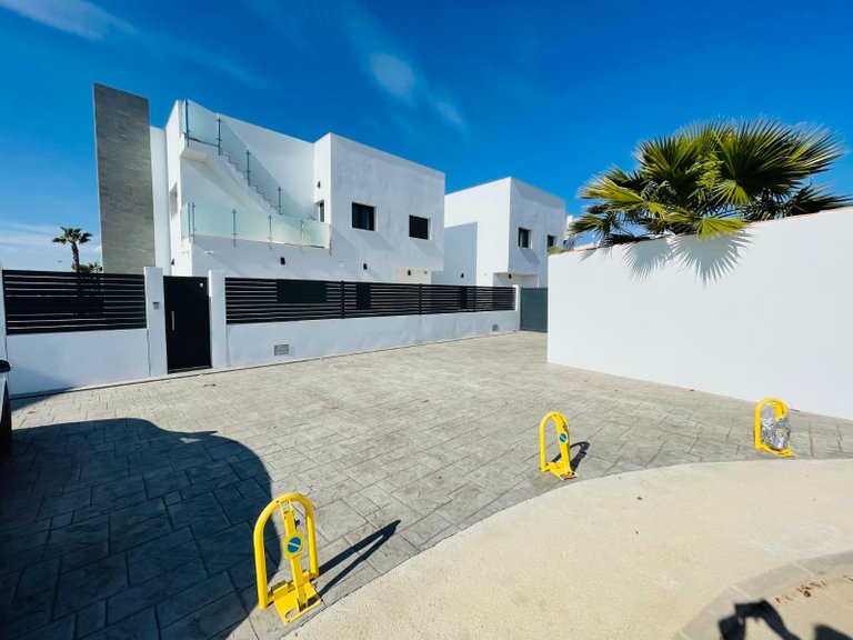 Villa for Sale in Torrevieja, Alicante 3